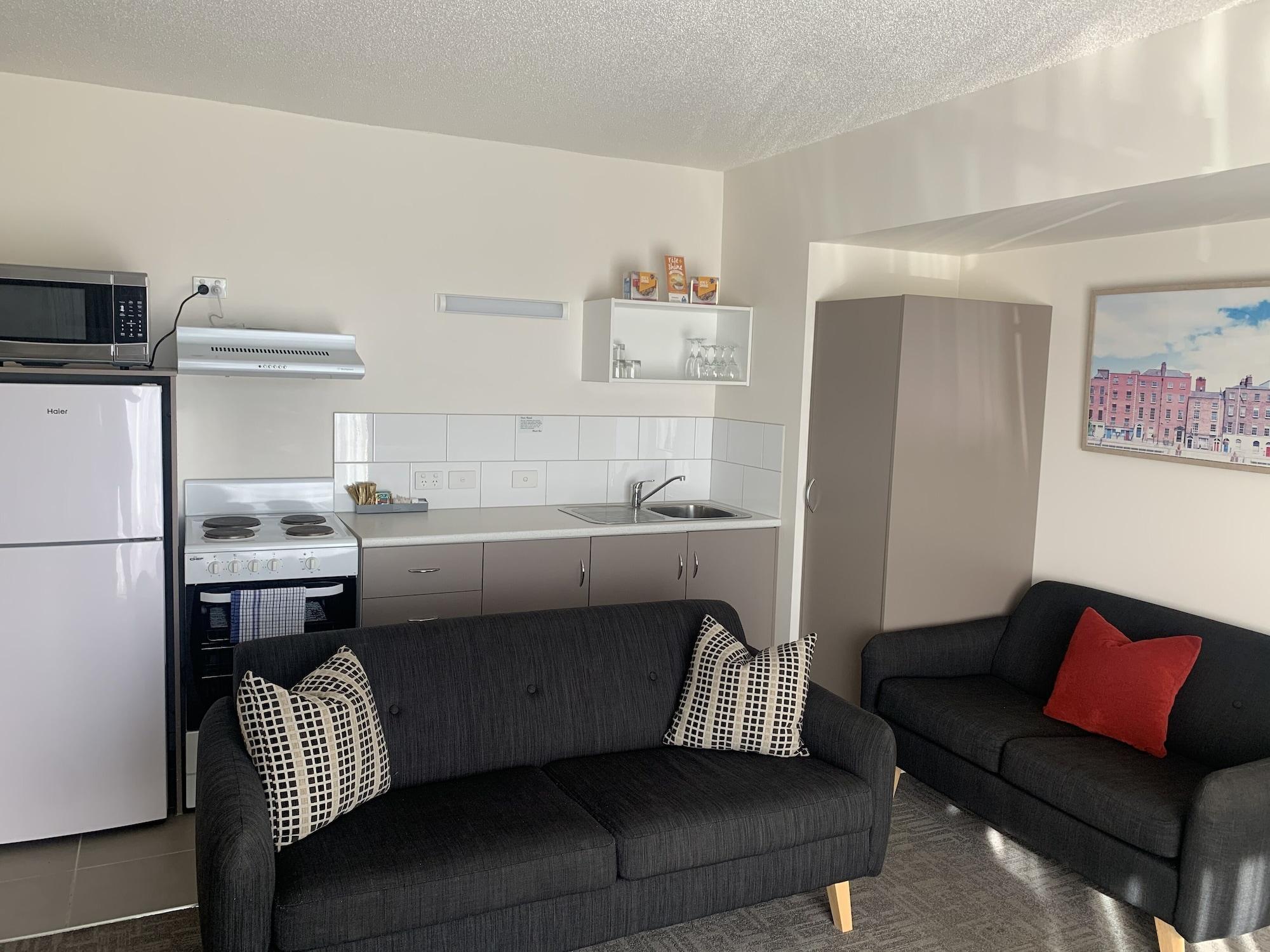 Adina Place Motel Apartments Launceston Exterior photo