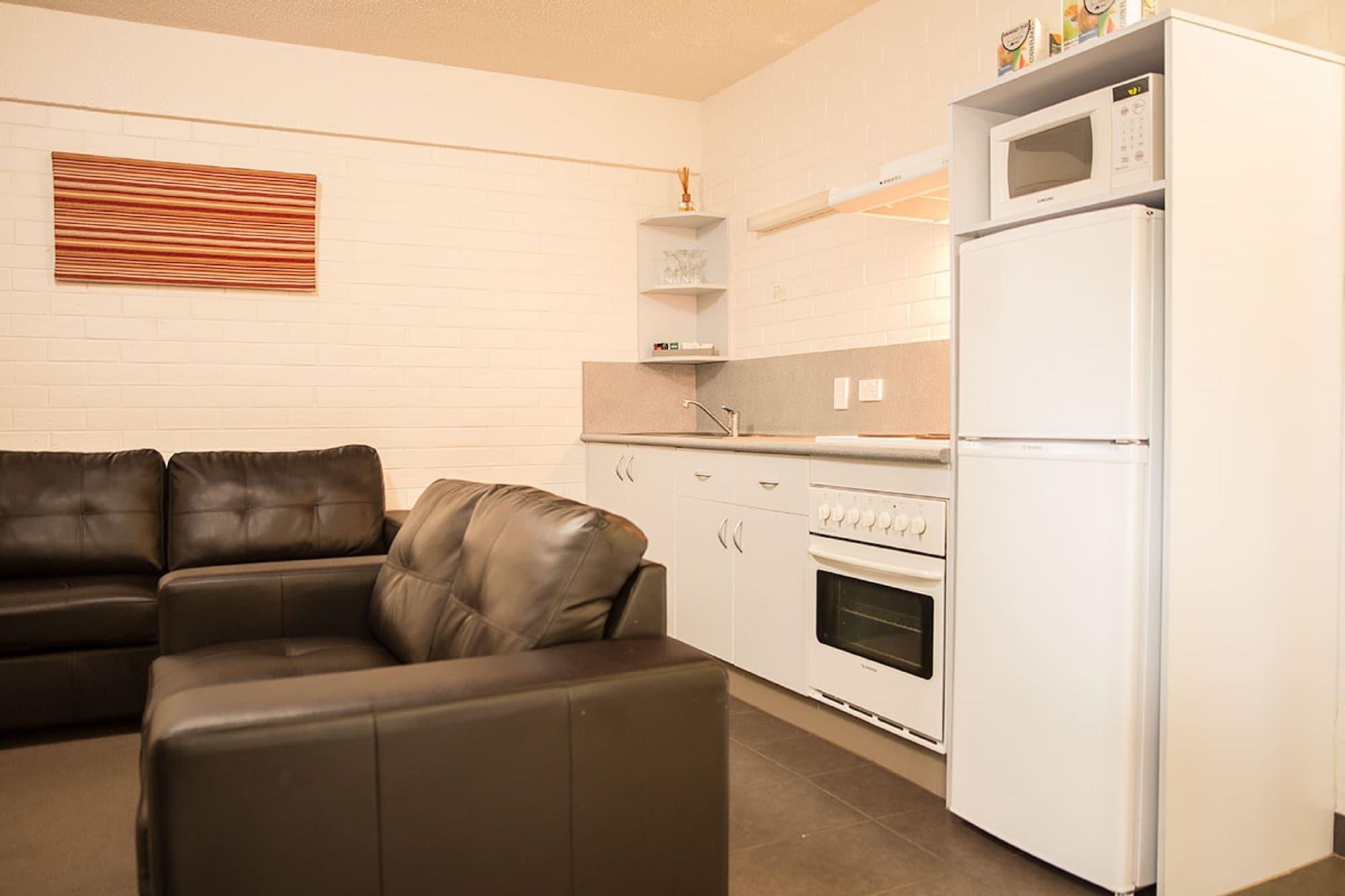 Adina Place Motel Apartments Launceston Exterior photo