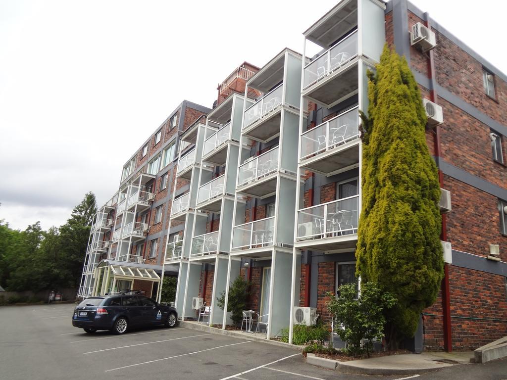 Adina Place Motel Apartments Launceston Exterior photo