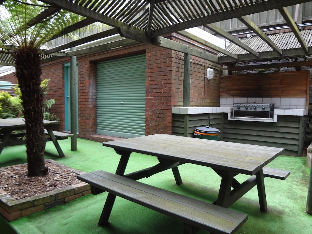 Adina Place Motel Apartments Launceston Exterior photo