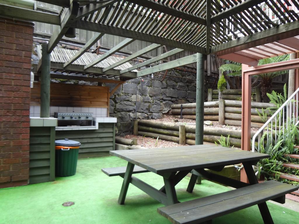 Adina Place Motel Apartments Launceston Exterior photo