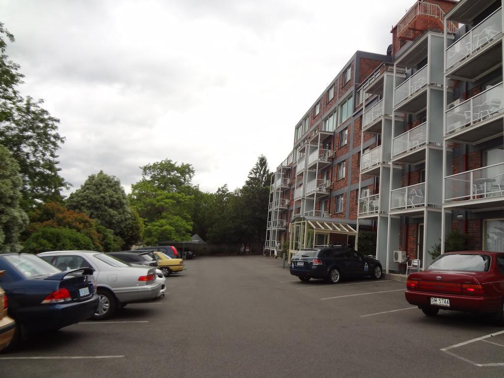 Adina Place Motel Apartments Launceston Exterior photo